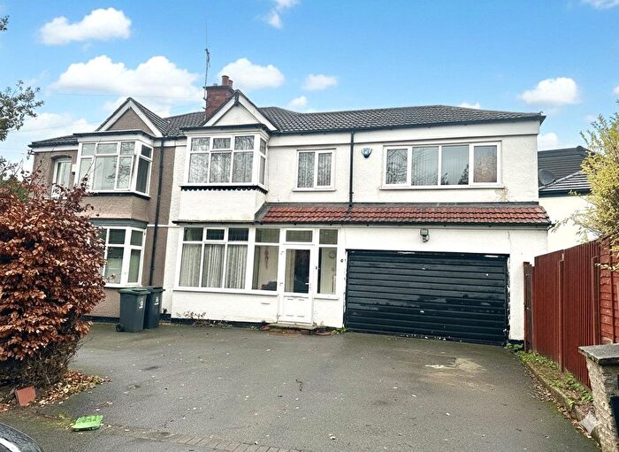 3 Bedroom Semi-Detached House For Sale In Vicarage Road, Yardley, Birmingham, B33