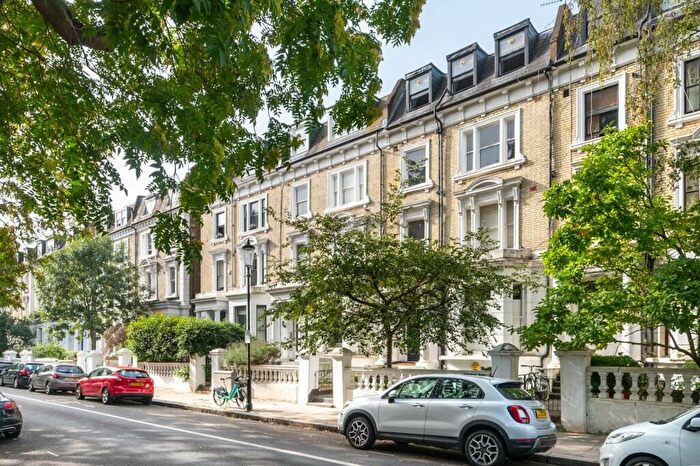 2 Bedroom Flat To Rent In Elsham Road, London, W14