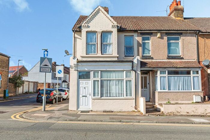 5 Bedroom End Of Terrace House For Sale In Canterbury Street, Gillingham, Kent, ME7