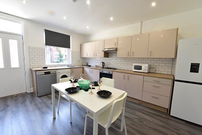 4 Bedroom Terraced House To Rent In Hessle Avenue, Hyde Park, Leeds, LS6