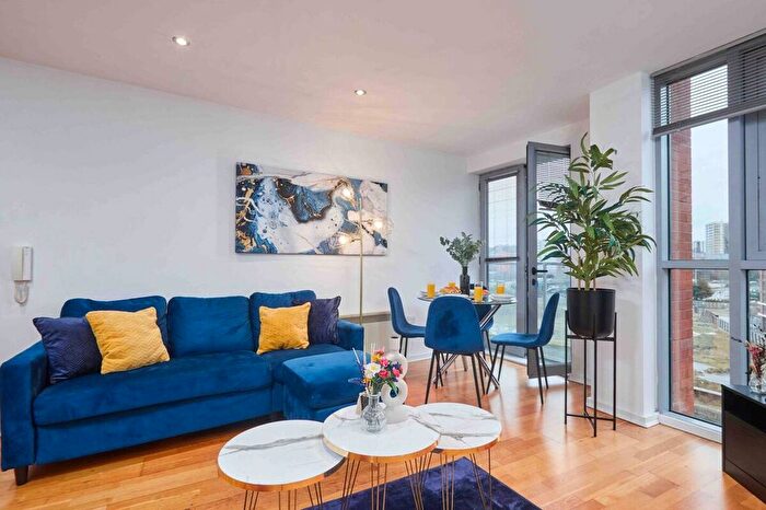 2 Bedroom Flat To Rent In City Of Leeds, LS12