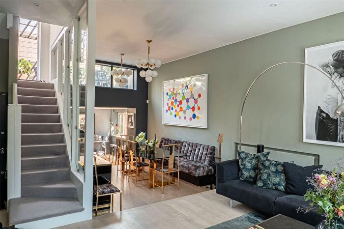 2 Bedroom Flat To Rent In Dunworth Mews, Notting Hill, W11
