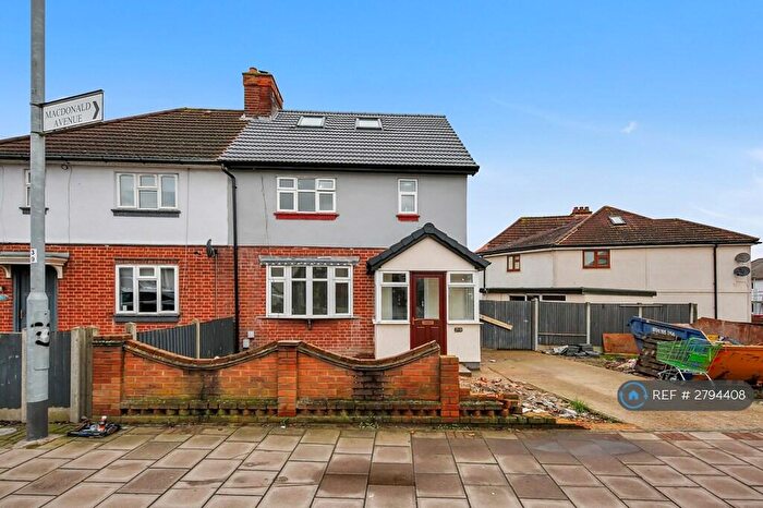 5 Bedroom Semi Detached House To Rent In Rainham Road North, Dagenham, RM10