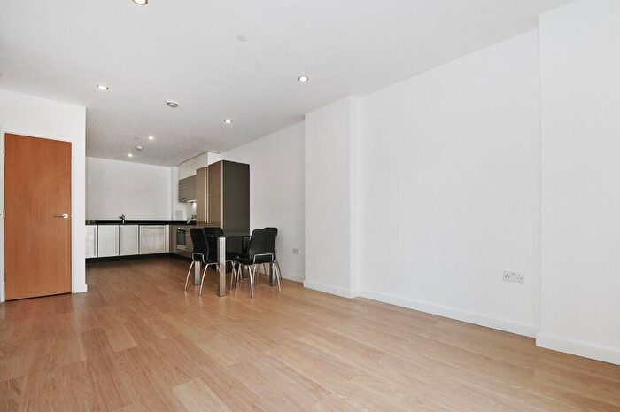3 Bedroom Apartment To Rent In Ross Way, London, E14