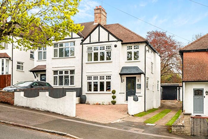 3 Bedroom Semi-Detached House For Sale In Richmond Road, Coulsdon, CR5