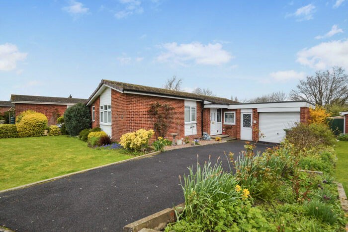 2 Bedroom Detached Bungalow For Sale In Ridgeway, Perry, PE28