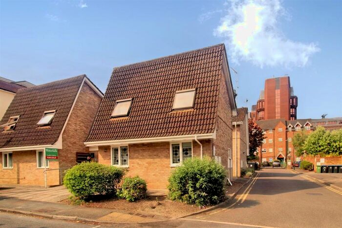 1 Bedroom Flat To Rent In Woking Town Centre, GU21