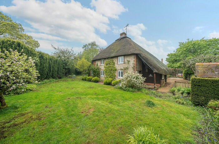 5 Bedroom Detached House For Sale In Petersfield Road, Ropley, Alresford, Hampshire, SO24