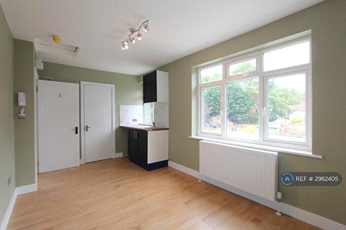 Studio To Rent In Cedars Road, Croydon, CR0