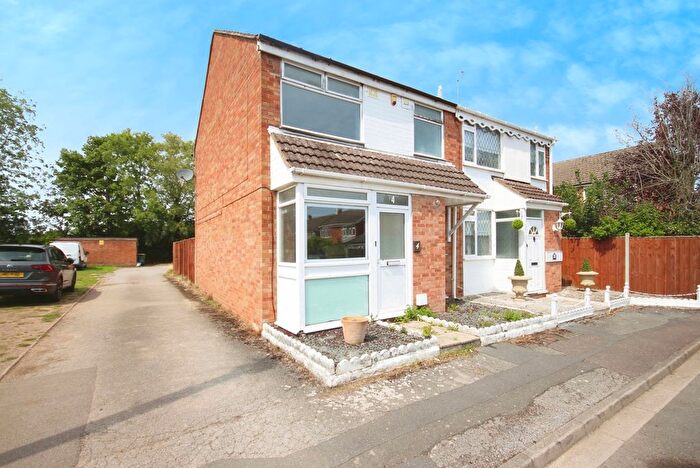 3 Bedroom Semi-detached House For Sale In The Glade, Coventry, West Midlands, CV5