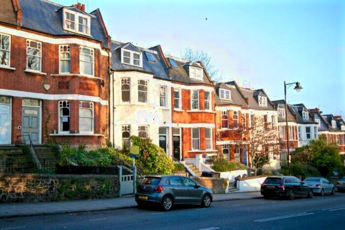 Studio To Rent In Highgate Hill, London, N19