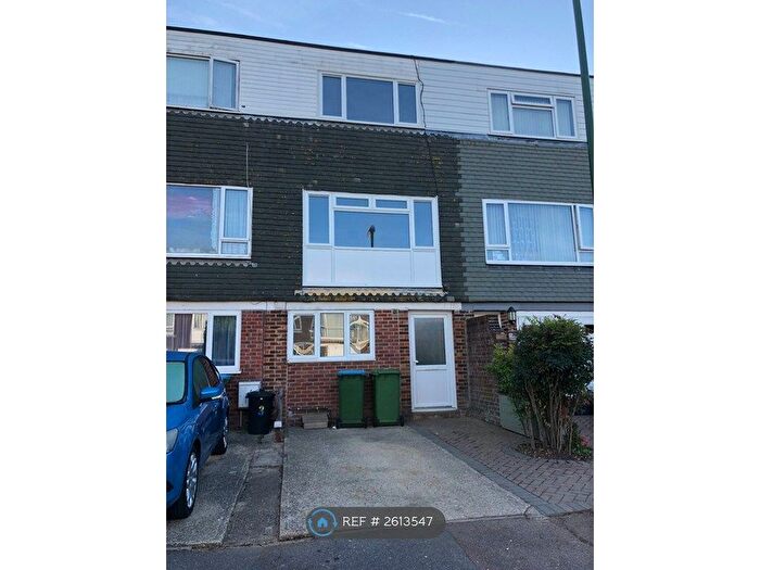 4 Bedroom Terraced House To Rent In Cherry Croft, West Sussex, BN17