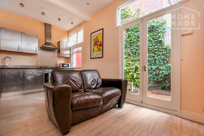 4 Bedroom Flat To Rent In Lanark Mansions, Shepherds Bush, W12
