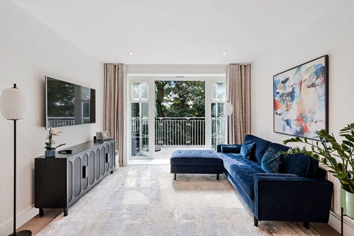 2 Bedroom Flat For Sale In Eden Place, Oxted, RH8