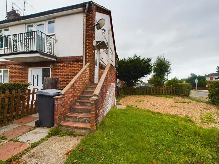 2 Bedroom Maisonette To Rent In Little Heath Road, Tilehurst, Reading, RG31