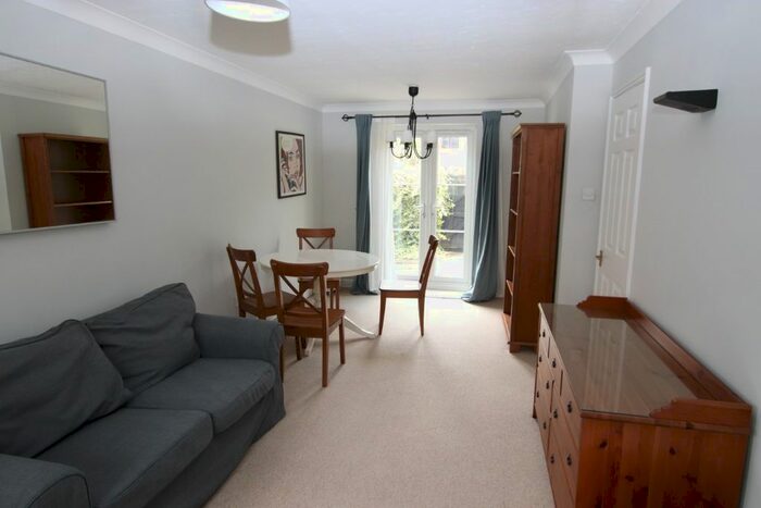 1 Bedroom Flat To Rent In Swan Place, Reading, RG1