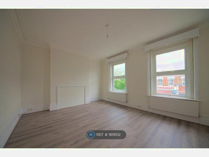 2 Bedroom Flat To Rent In Stoke Newington High Street, London, N16