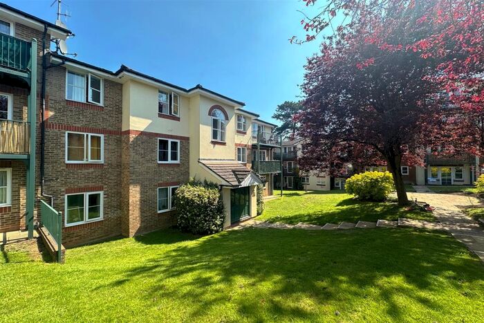 1 Bedroom Flat For Sale In Alexandra Park, Queen Alexandra Road, HP11