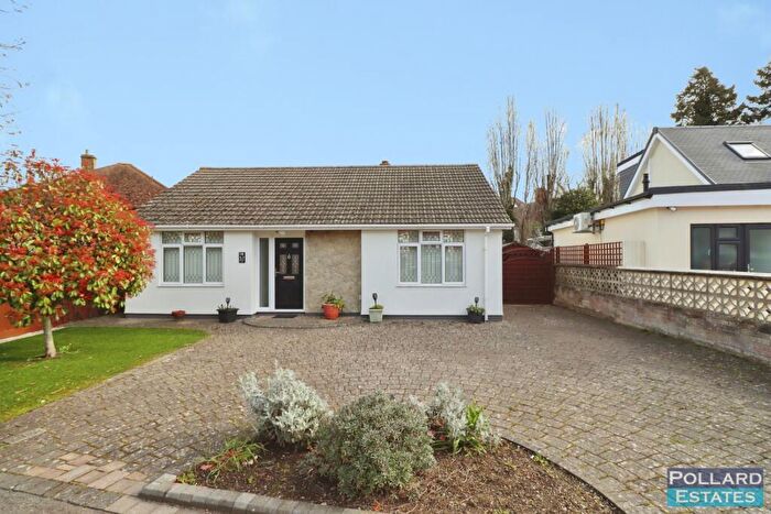 2 Bedroom Detached Bungalow For Sale In Pattens Lane, Chatham, ME4