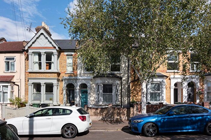 1 Bedroom Flat For Sale In Wolsey Avenue, Walthamstow, London, E17
