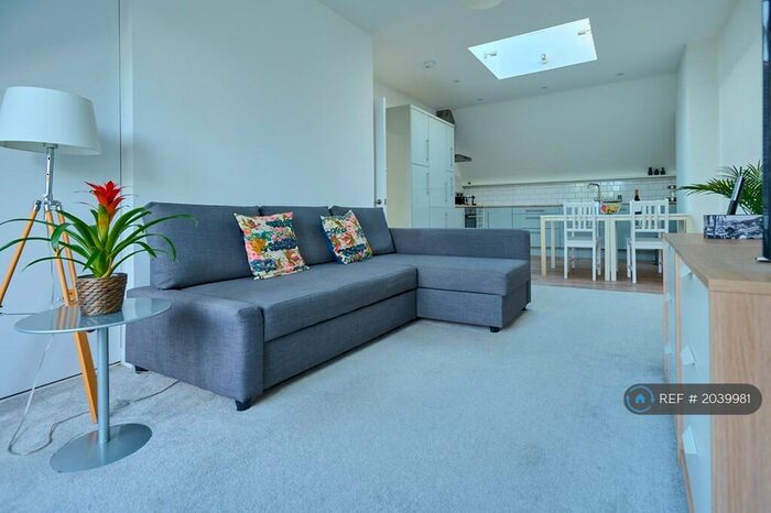 2 Bedroom Flat To Rent In Dartmouth Road, London, NW2