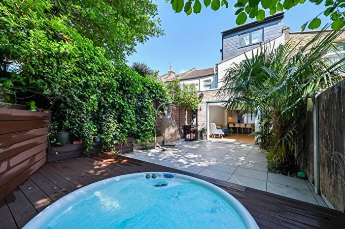 5 Bedroom Terraced House To Rent In Khartoum Road, Plaistow, London, E13