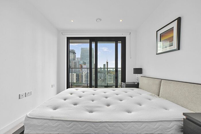 1 Bedroom Flat To Rent In Horizons Tower, Yabsley Street, E14
