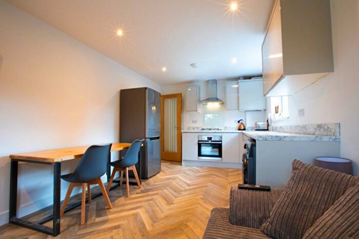 3 Bedroom Flat To Rent In Seymour Close, B29
