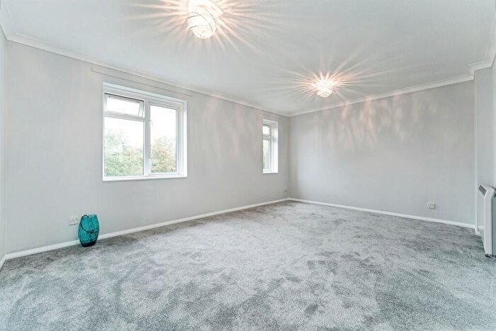 2 Bedroom Flat For Sale In Abbots Way, Ely, CB6