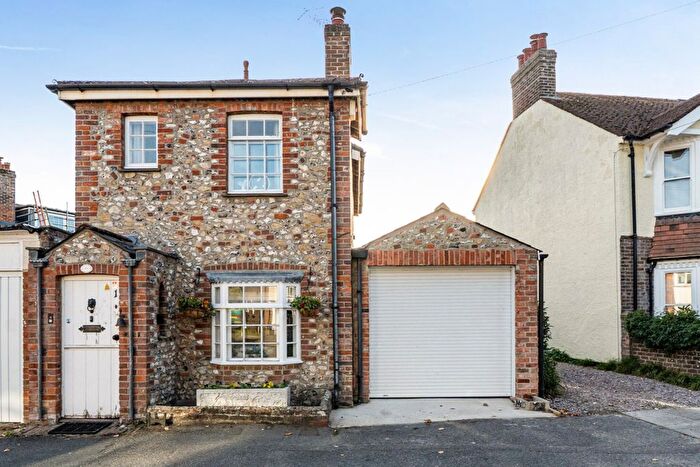 3 Bedroom Cottage For Sale In Orchard Avenue, Chichester, PO19