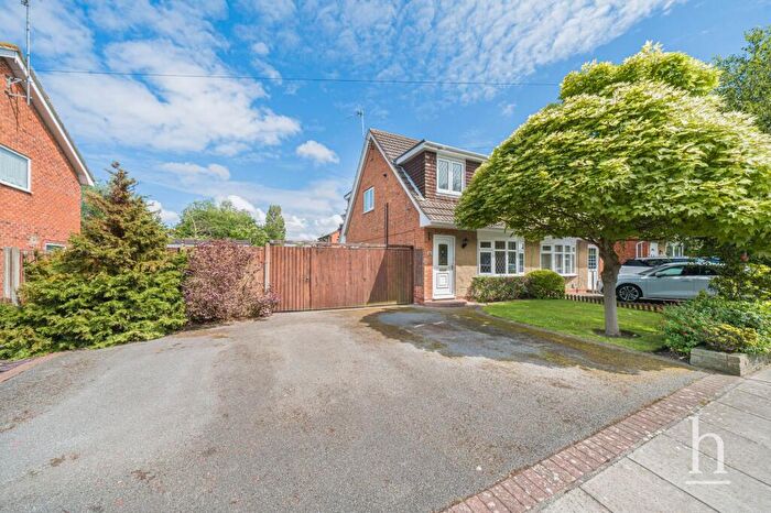 3 Bedroom Semi-Detached House For Sale In Kingfisher Way, Saughall Massie, CH49
