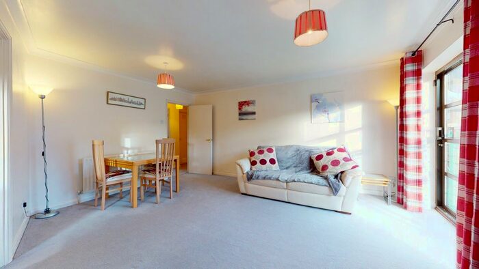 2 Bedroom Flat To Rent In Plover Way, London SE16