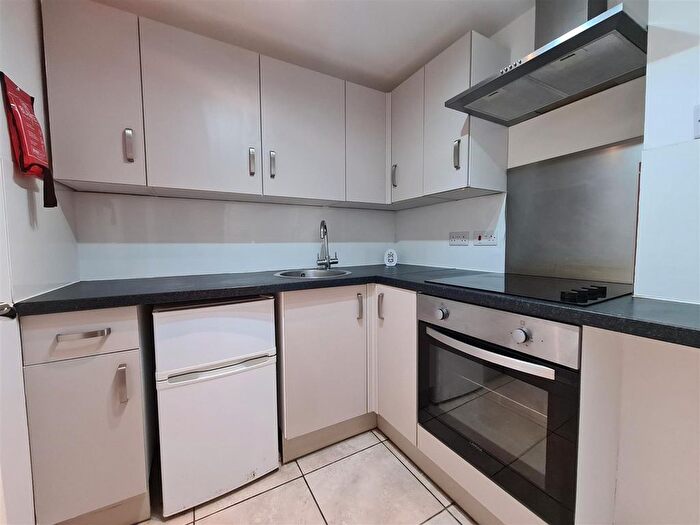 Studio To Rent In Flat, Newmarket Road, Cambridge, CB5