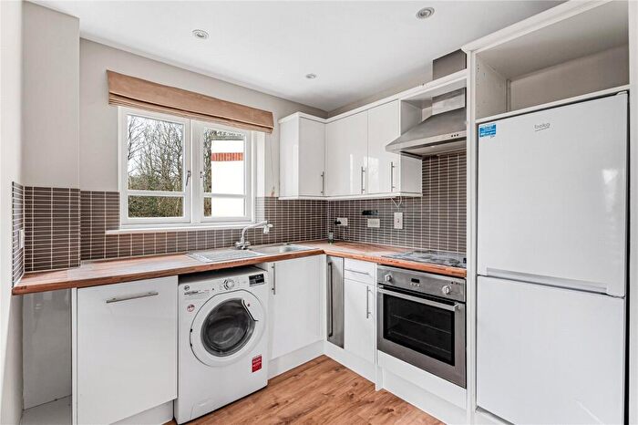 2 Bedroom Apartment To Rent In Shotover Mound, Oxford, OX3