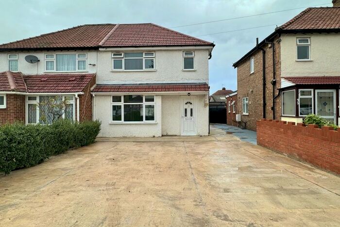 3 Bedroom Property To Rent In Hampshire Avenue, Slough, SL1