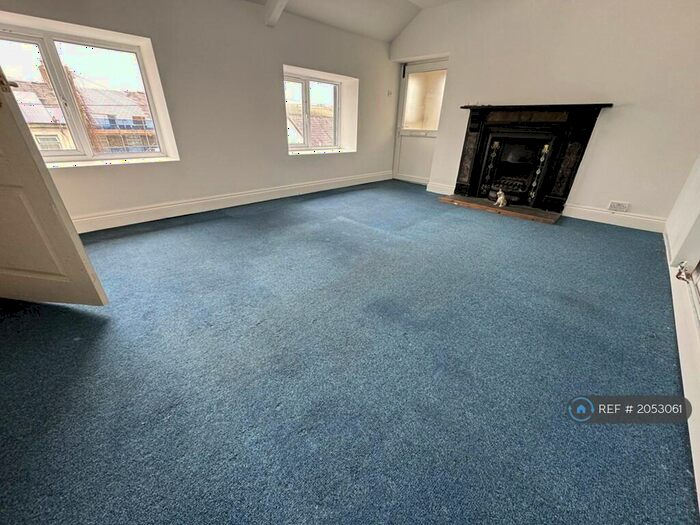 3 Bedroom Flat To Rent In Red Cow, Adpar, Newcastle Emlyn, SA38