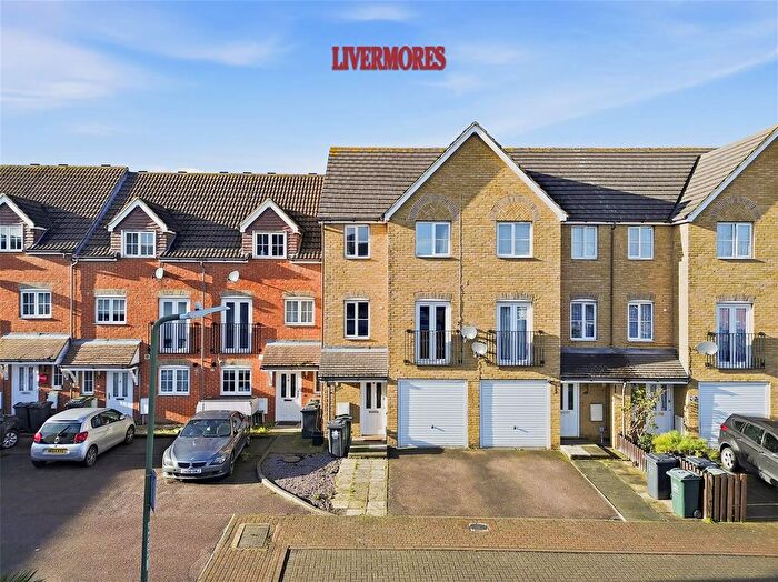 3 Bedroom Town House For Sale In Whitfield Crescent, Dartford, DA2