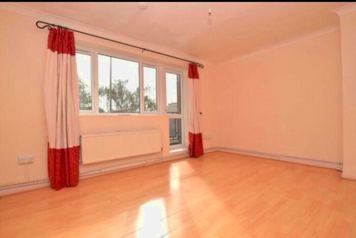 3 Bedroom Flat To Rent In Heaton Road, Peckham, SE15