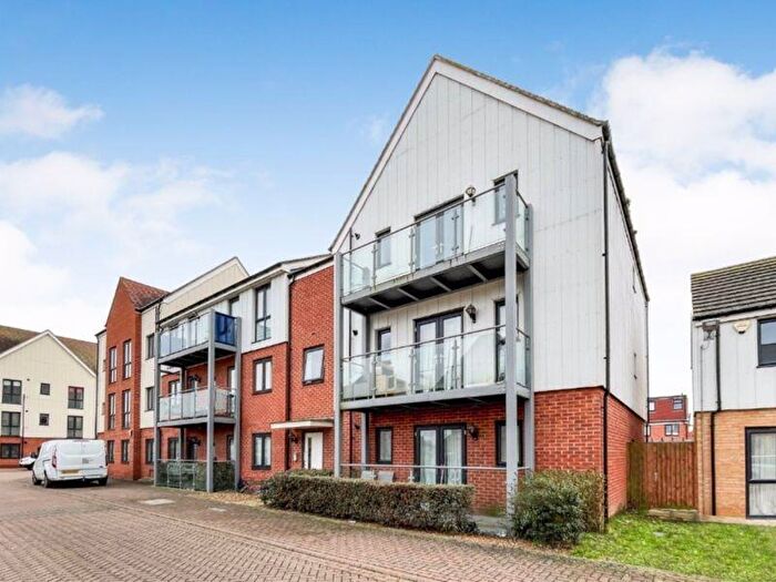 2 Bedroom Flat For Sale In Falcon Avenue, South Ockendon, RM15