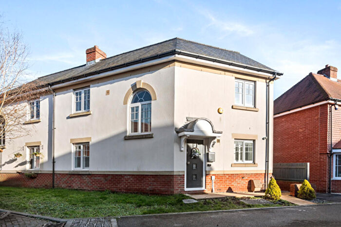 3 Bedroom Semi-Detached House For Sale In Luscombe Avenue, Hailsham, BN27