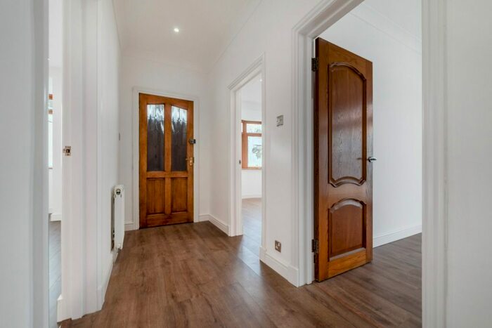 3 Bedroom Detached Bungalow For Sale In Balmuildy Road, Glasgow, Glasgow, G23