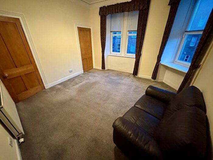 2 Bedroom Flat To Rent In Broughton Road, Edinburgh, EH7