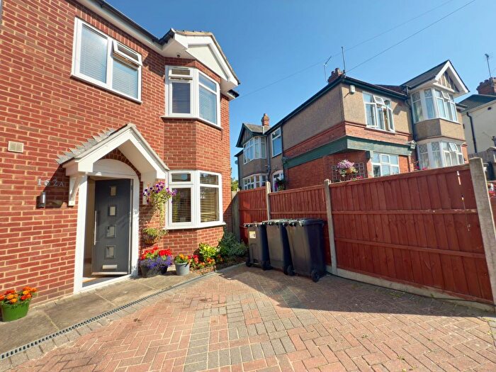 3 Bedroom Semi-Detached House To Rent In Strathmore Avenue, Luton, LU1