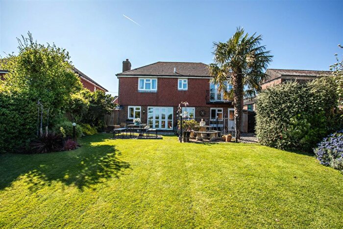 4 Bedroom Detached House For Sale In Meadow View, Berwick, Polegate, BN26