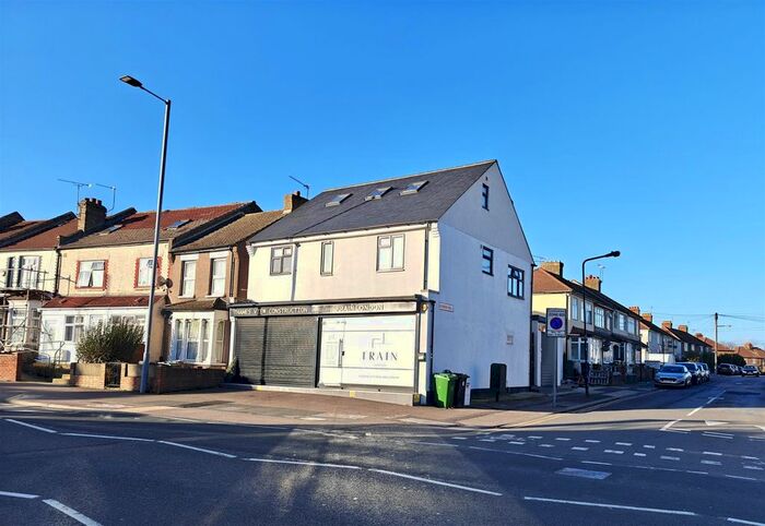 2 Bedroom Flat To Rent In Billet Road, Walthamstow, E17