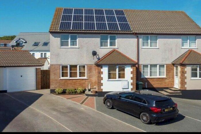 3 Bedroom Property To Rent In Hazel Close, St. Austell, PL25