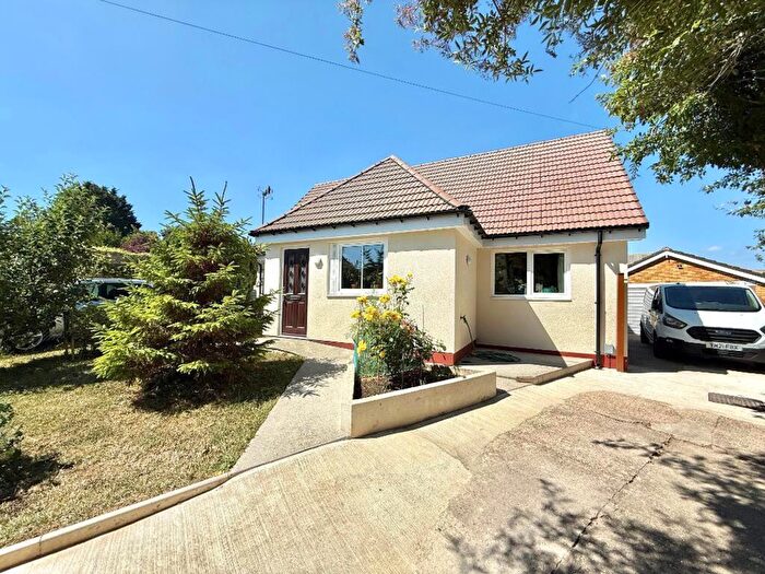 4 Bedroom Detached Bungalow For Sale In Locarno Avenue, Luton, LU4