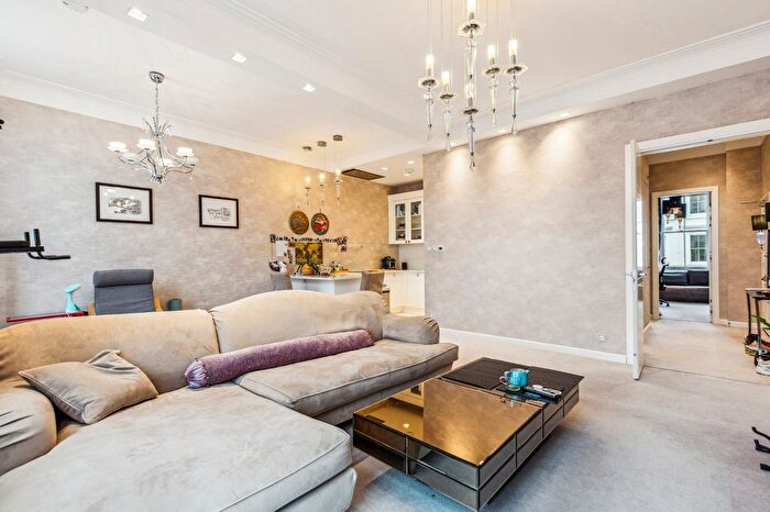 2 Bedroom Flat To Rent In Alexa Court, Lexham Gardens, W8