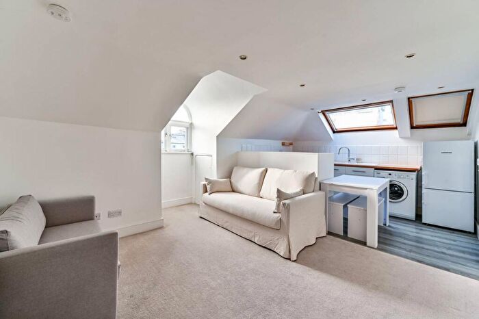 1 Bedroom Flat To Rent In Regents Park Road, Regent's Park, London, NW1