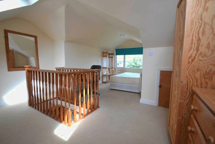 5 Bedroom Terraced House To Rent In Donnington Road, Reading, Berkshire, RG1